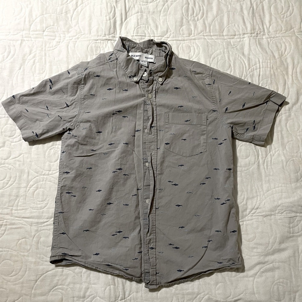 🔖Old Navy Built in Flex Button Down Shirt boys Large Shark fish print